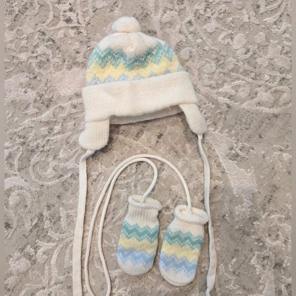 Vintage 1990s Cozy Cream Pastel Knit Hat and Mittens Set